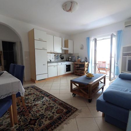 Apartments Party Новалья Экстерьер фото