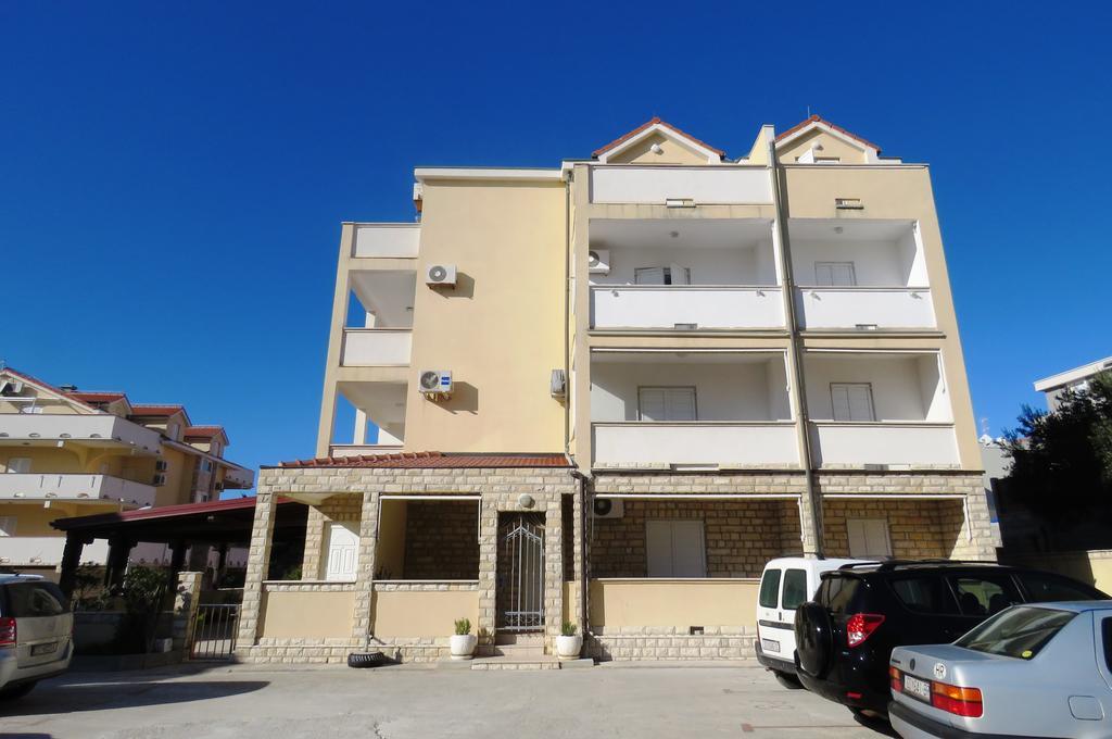 Apartments Party Новалья Экстерьер фото