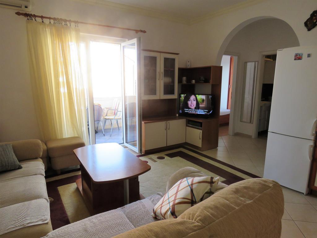 Apartments Party Новалья Экстерьер фото
