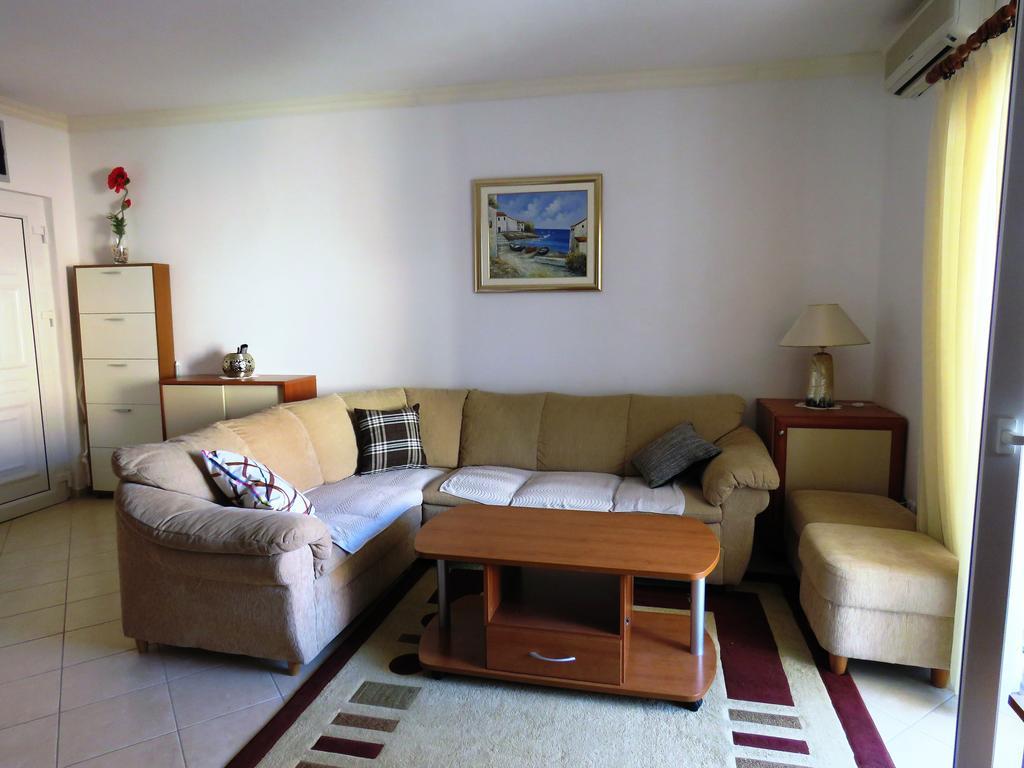 Apartments Party Новалья Экстерьер фото