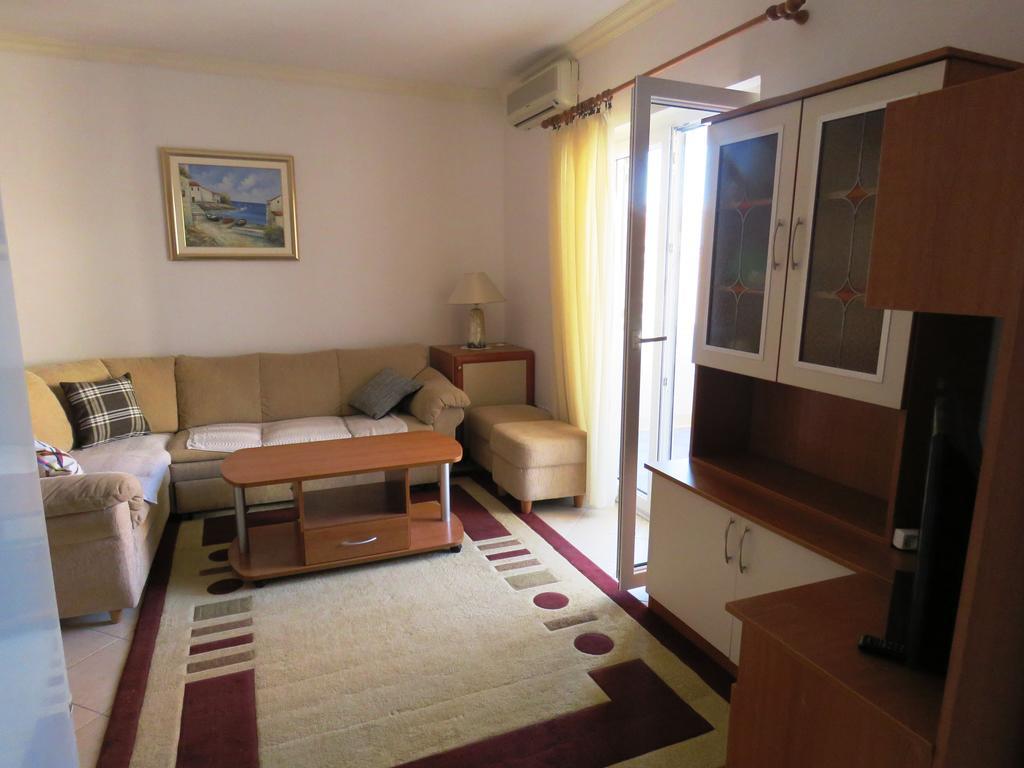 Apartments Party Новалья Экстерьер фото