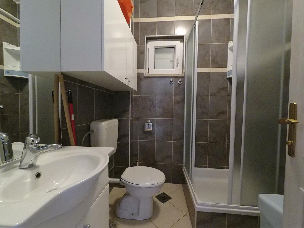 Apartments Party Новалья Экстерьер фото
