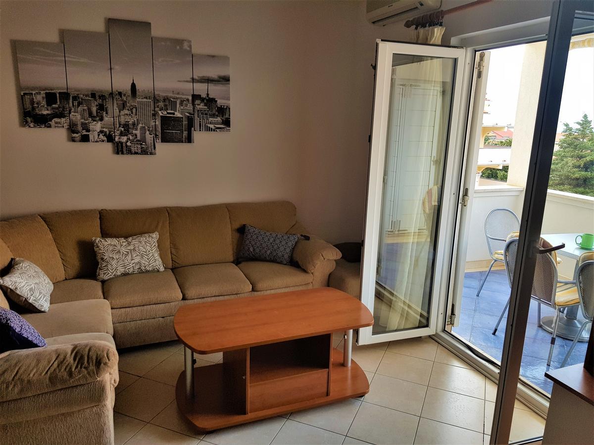 Apartments Party Новалья Экстерьер фото