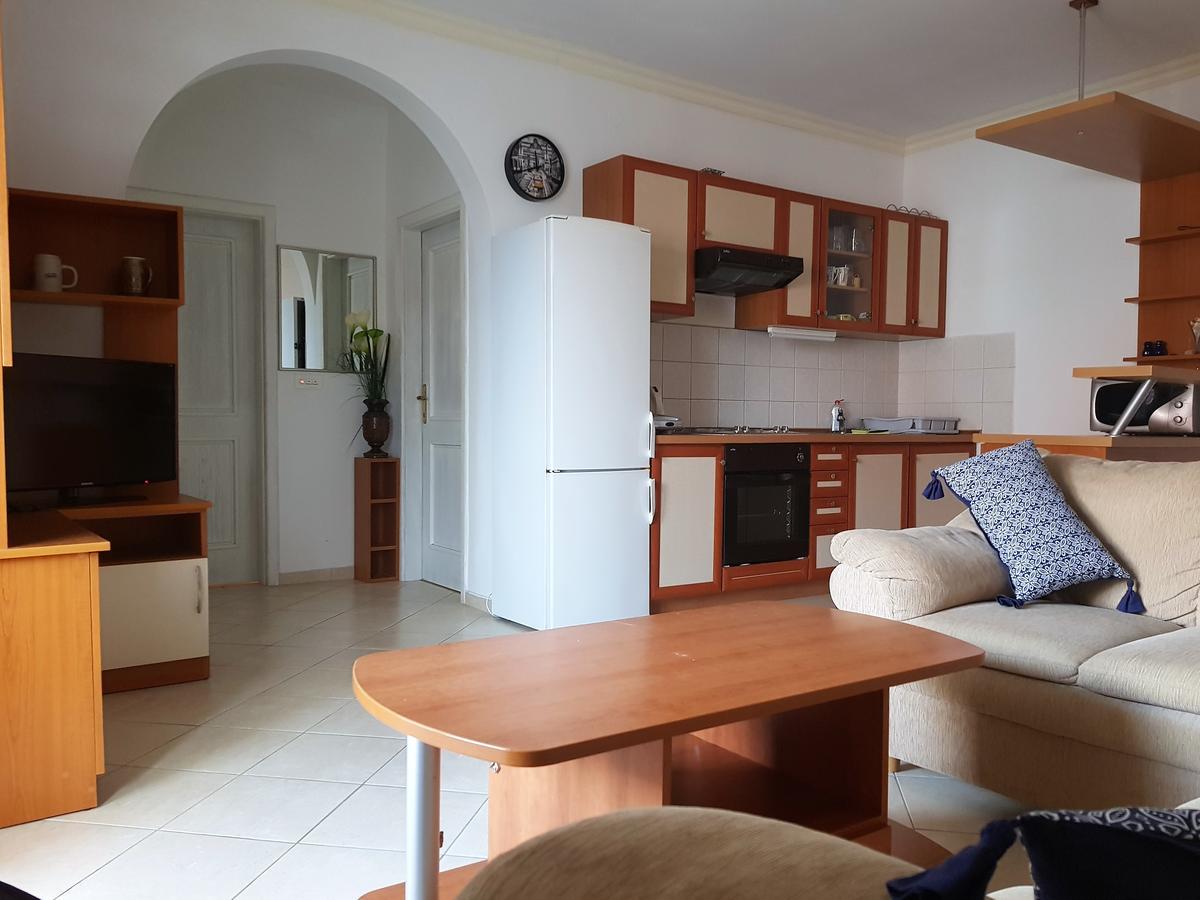 Apartments Party Новалья Экстерьер фото