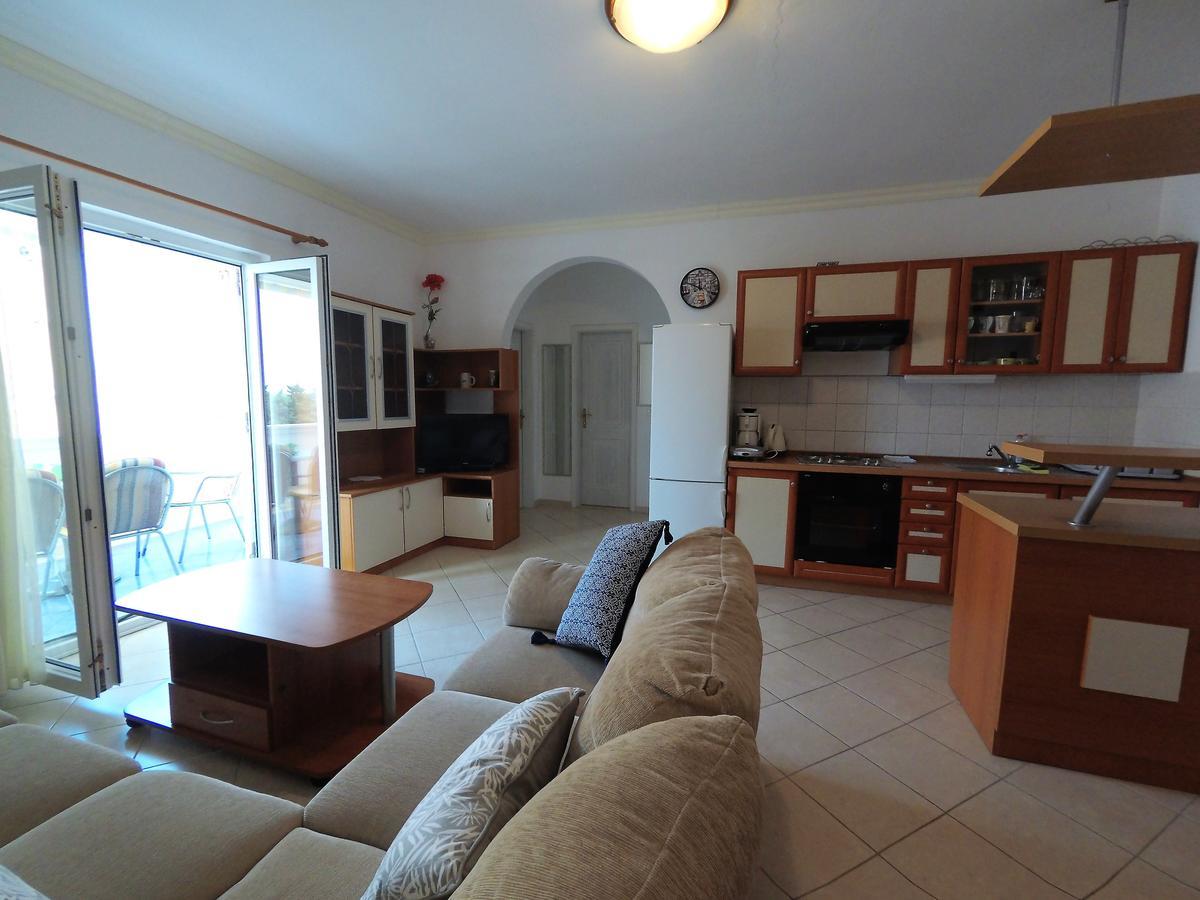 Apartments Party Новалья Экстерьер фото