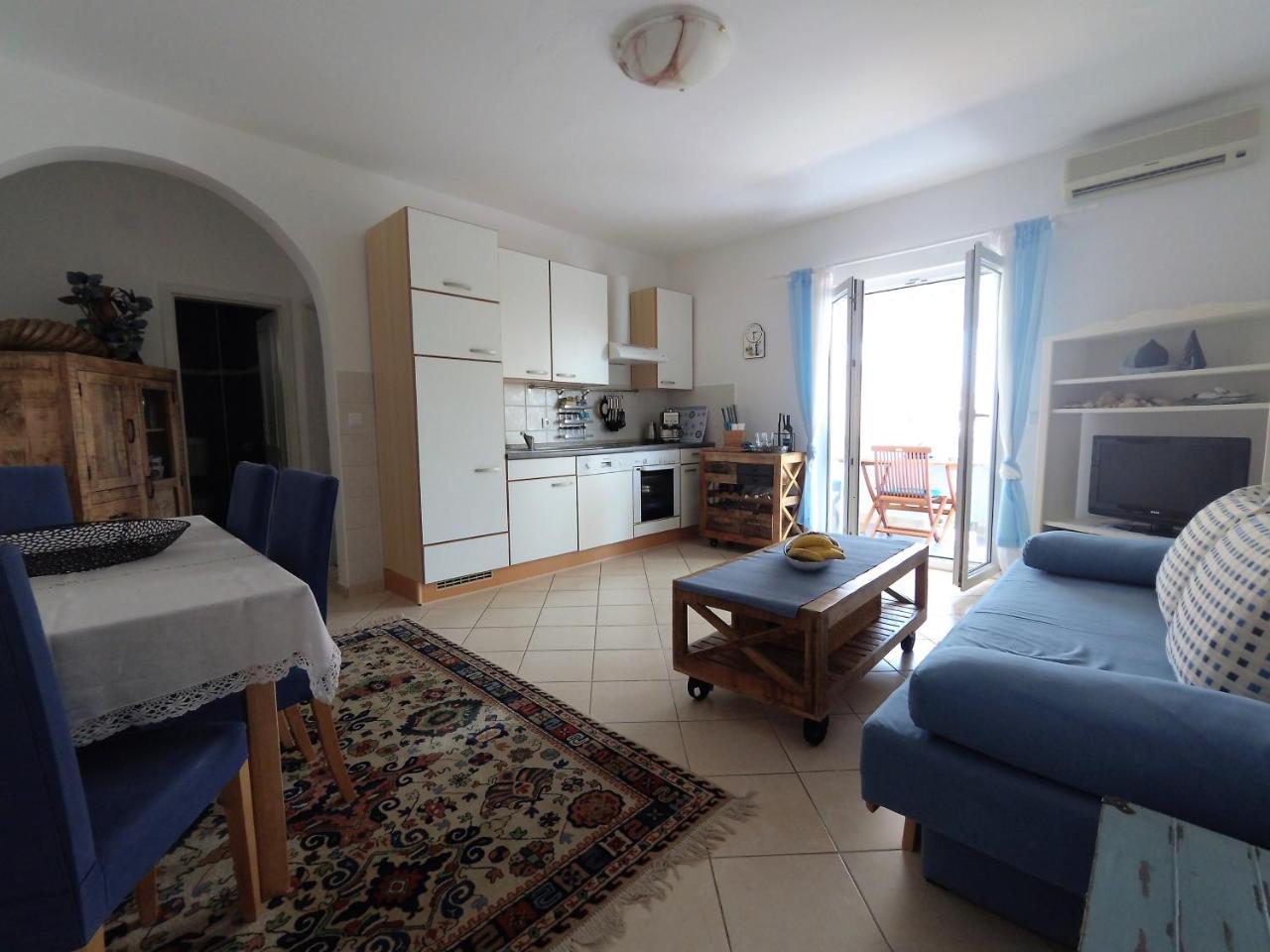 Apartments Party Новалья Экстерьер фото