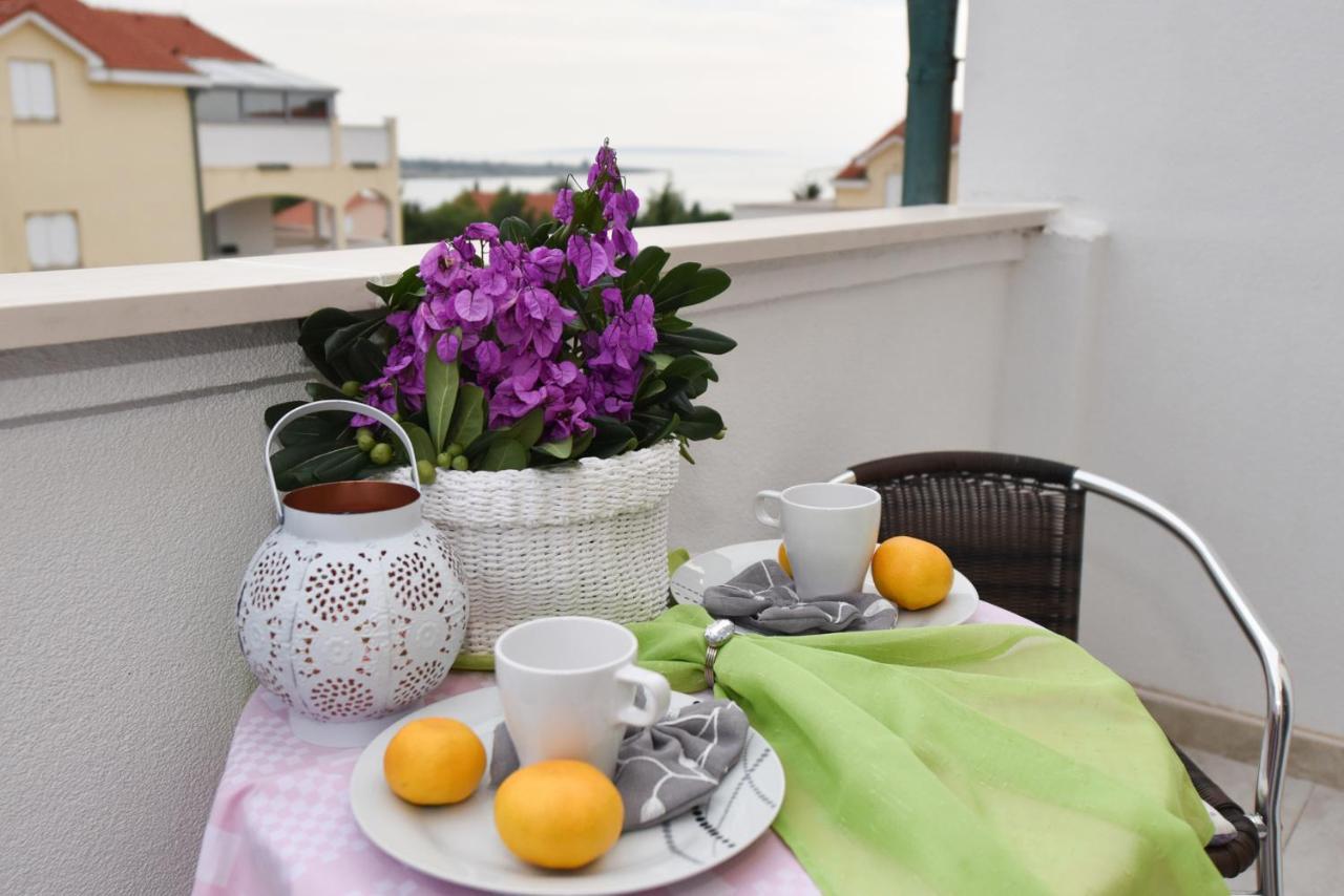 Apartments Party Новалья Экстерьер фото